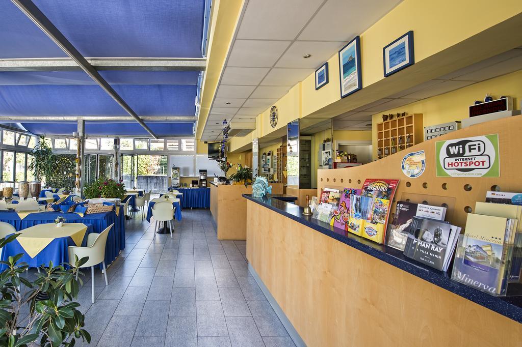 Hotel Minerva Lignano Sabbiadoro Bagian luar foto