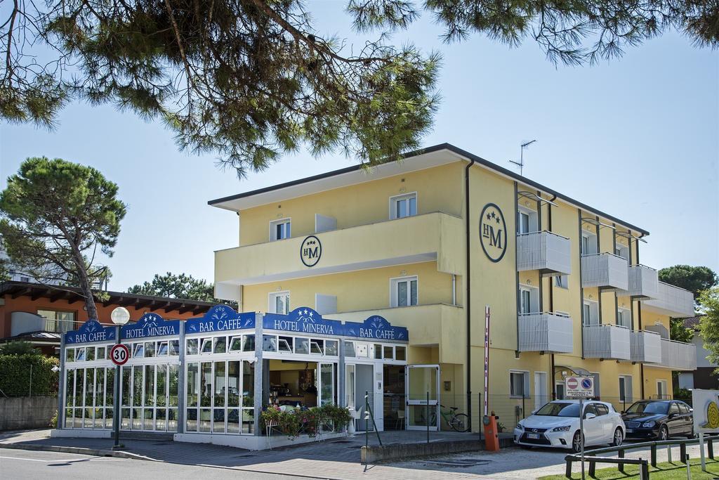 Hotel Minerva Lignano Sabbiadoro Bagian luar foto