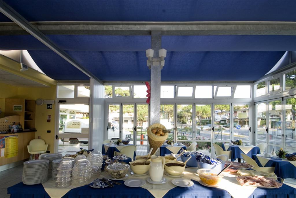 Hotel Minerva Lignano Sabbiadoro Bagian luar foto