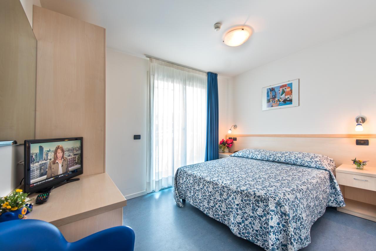 Hotel Minerva Lignano Sabbiadoro Bagian luar foto