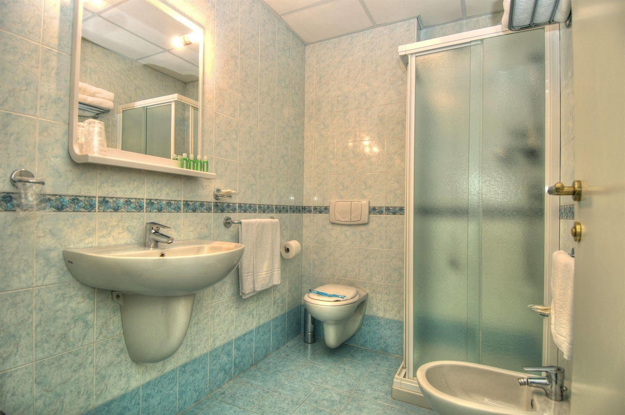 Hotel Minerva Lignano Sabbiadoro Bagian luar foto